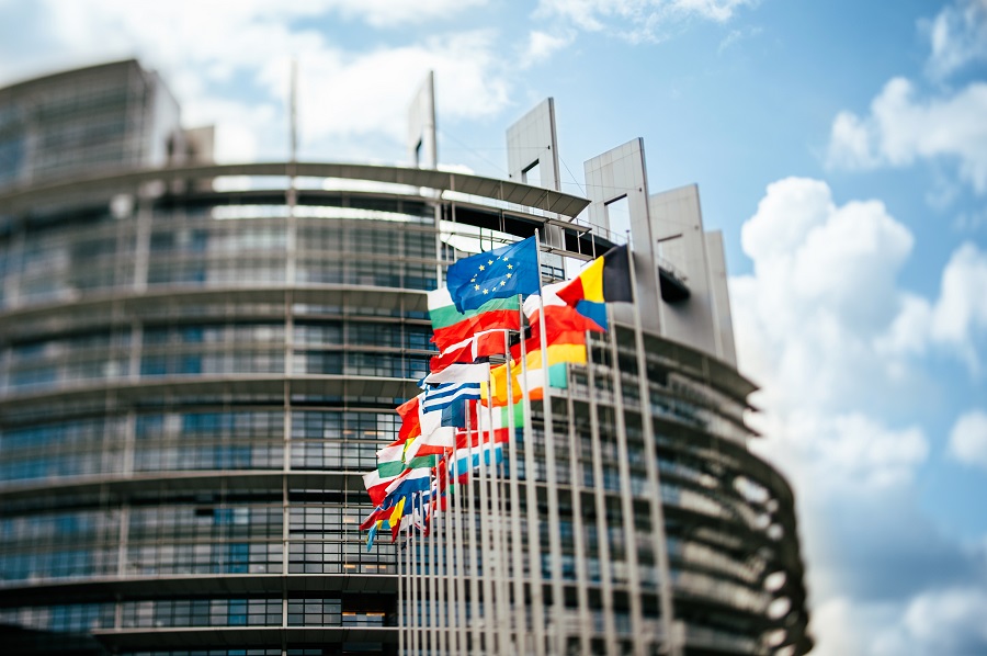 Flaggor utanför EU-parlamentet i Bryssel.